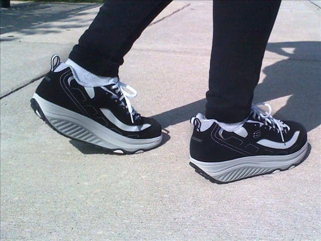 EUC WOMENS SKECHERS SHAPE UPS Sneakers sz 10 athletic shoes black white